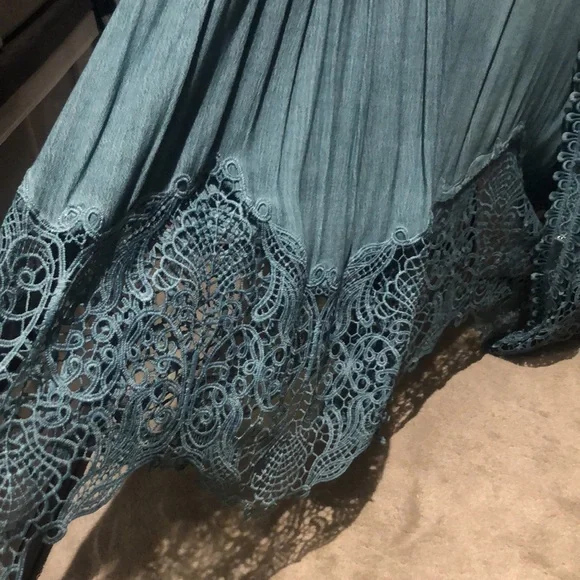 Beautiful vintage boho jacket with gorgeous lace details on sleeve and the hem. - Picture 5 of 16